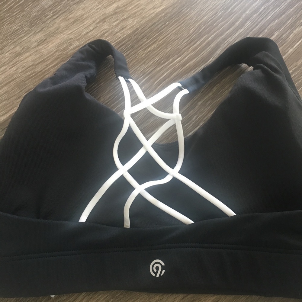 Black racerback sports bra - Picture 2 of 2